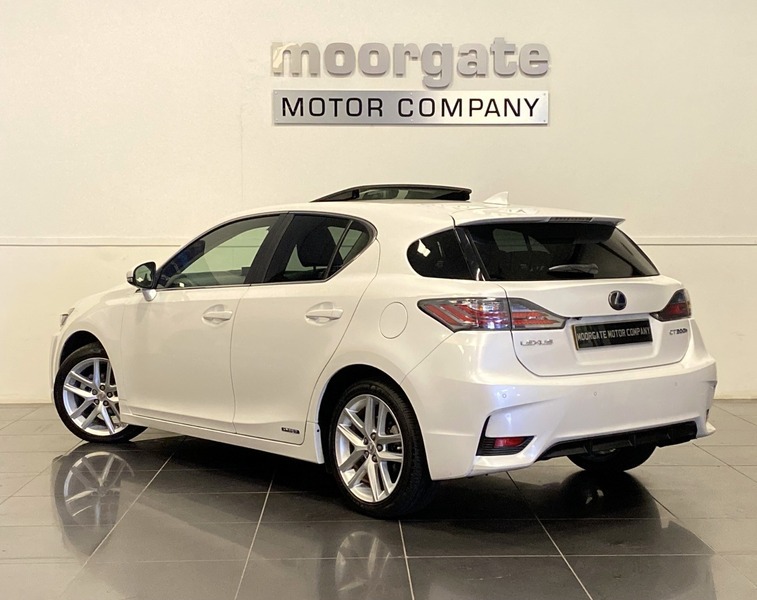 Lexus CT Luxury White #6