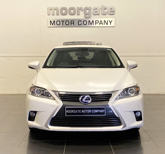 Lexus CT Luxury White #3