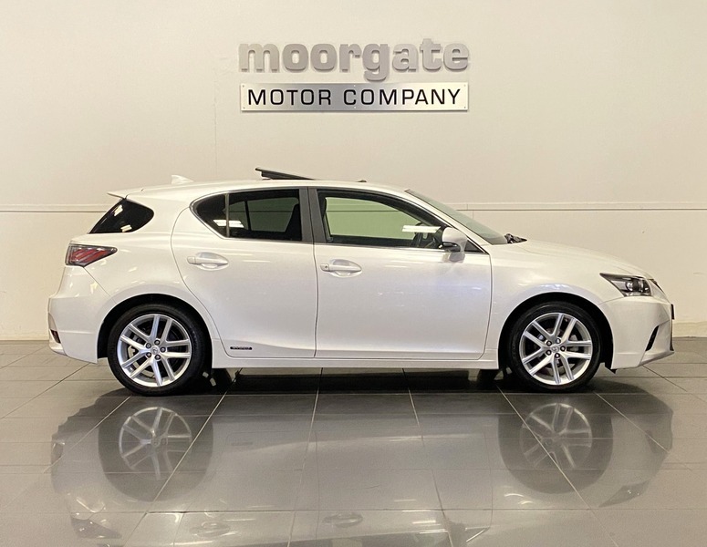 Lexus CT Luxury White #2