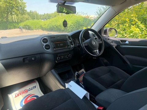 Volkswagen Tiguan 2.0 Tdi Bluemotion Tech Black #25
