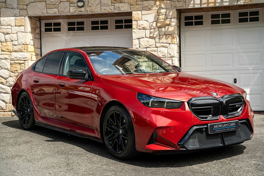 BMW M5 4.4 22.1Kwh Saloon Plug-in Hybrid Stept Red