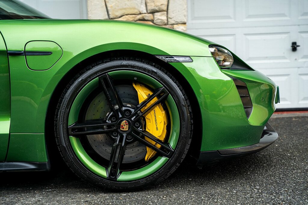 Porsche Taycan Performance Plus 93.4Kwh Turbo S Saloon Electr Green #6