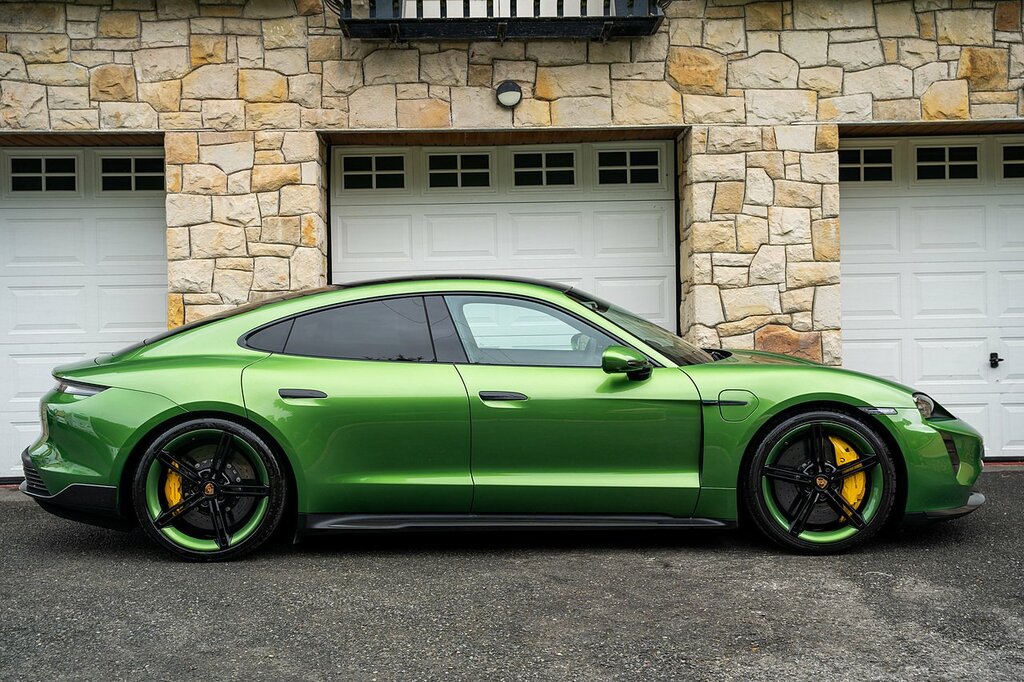 Porsche Taycan Performance Plus 93.4Kwh Turbo S Saloon Electr Green #4