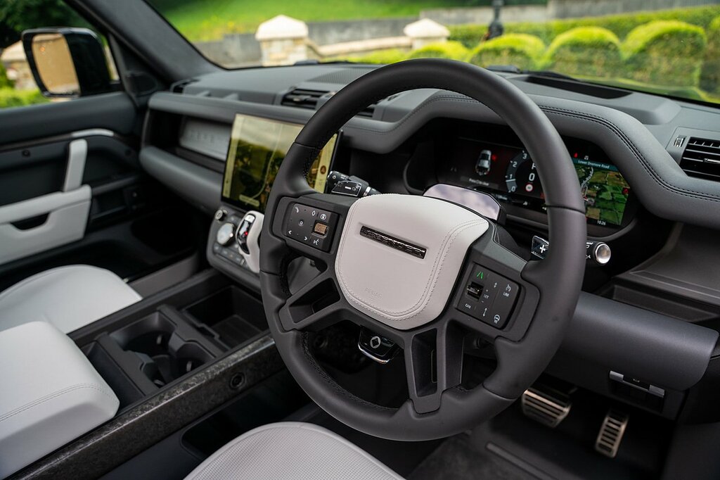 Land Rover Defender 110 X-dynamic Se Red #54