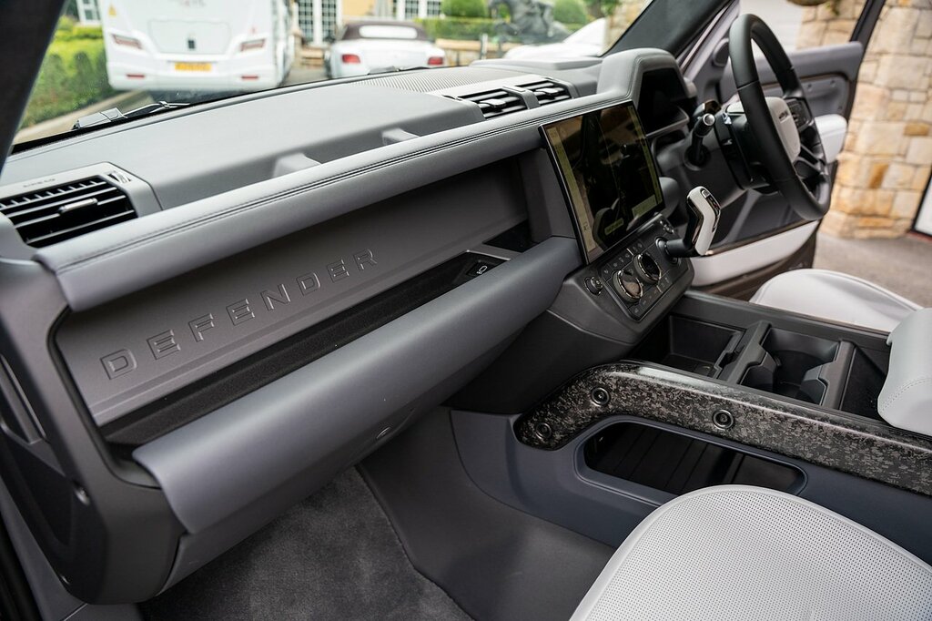 Land Rover Defender 110 X-dynamic Se Red #72