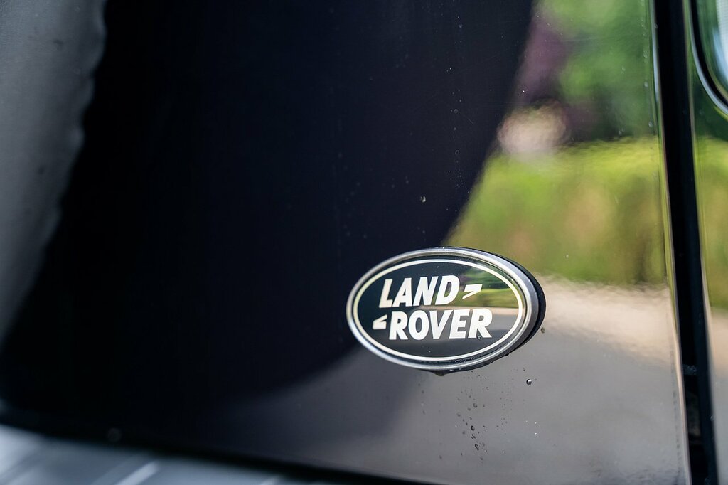 Land Rover Defender 110 X-dynamic Se Red #16