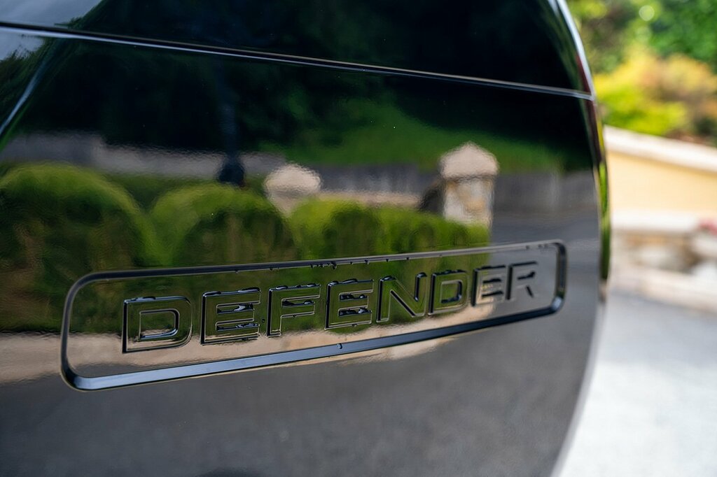 Land Rover Defender 110 X-dynamic Se Red #18