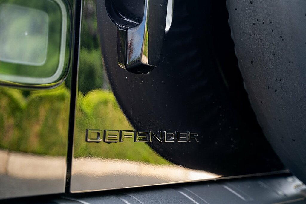 Land Rover Defender 110 X-dynamic Se Red #11