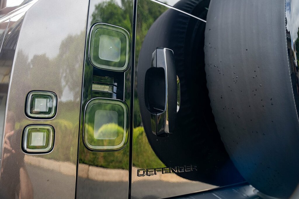 Land Rover Defender 110 X-dynamic Se Red #13