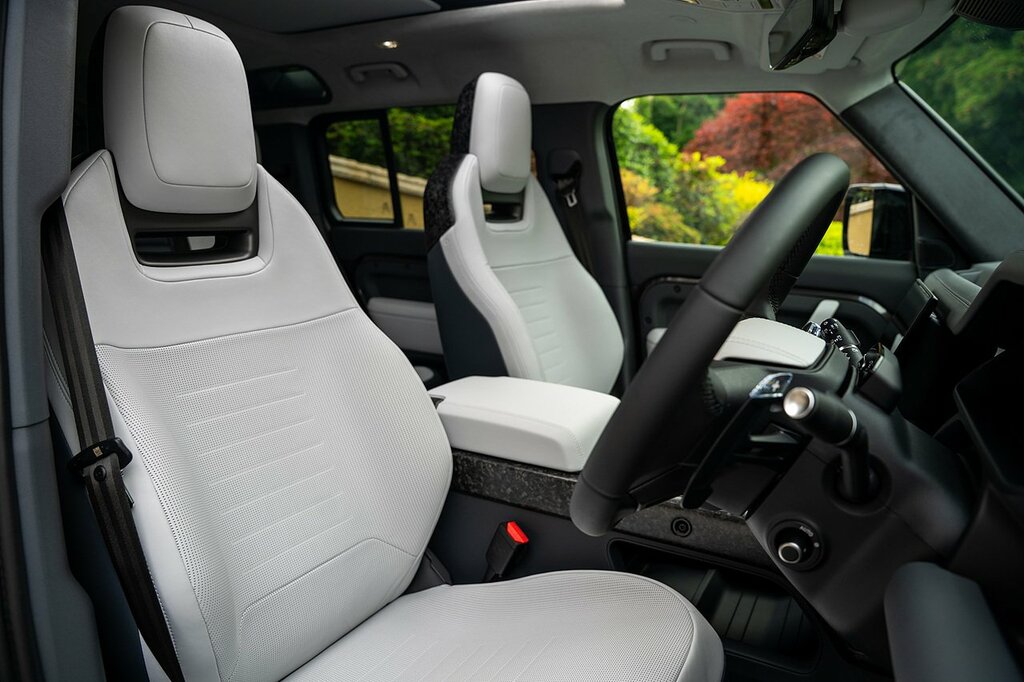 Land Rover Defender 110 X-dynamic Se Red #51