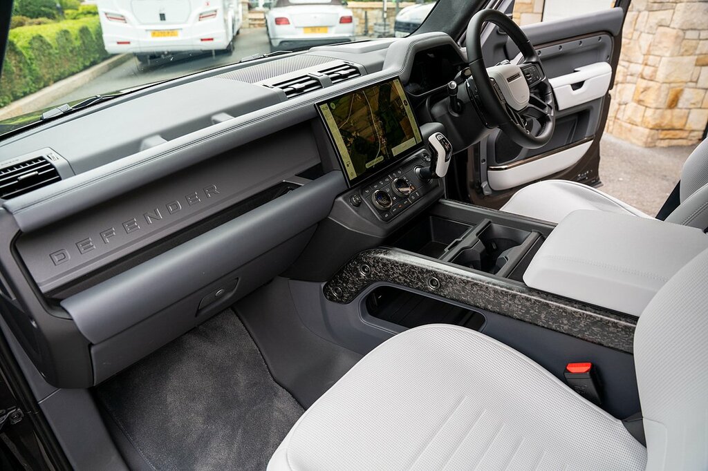 Land Rover Defender 110 X-dynamic Se Red #69