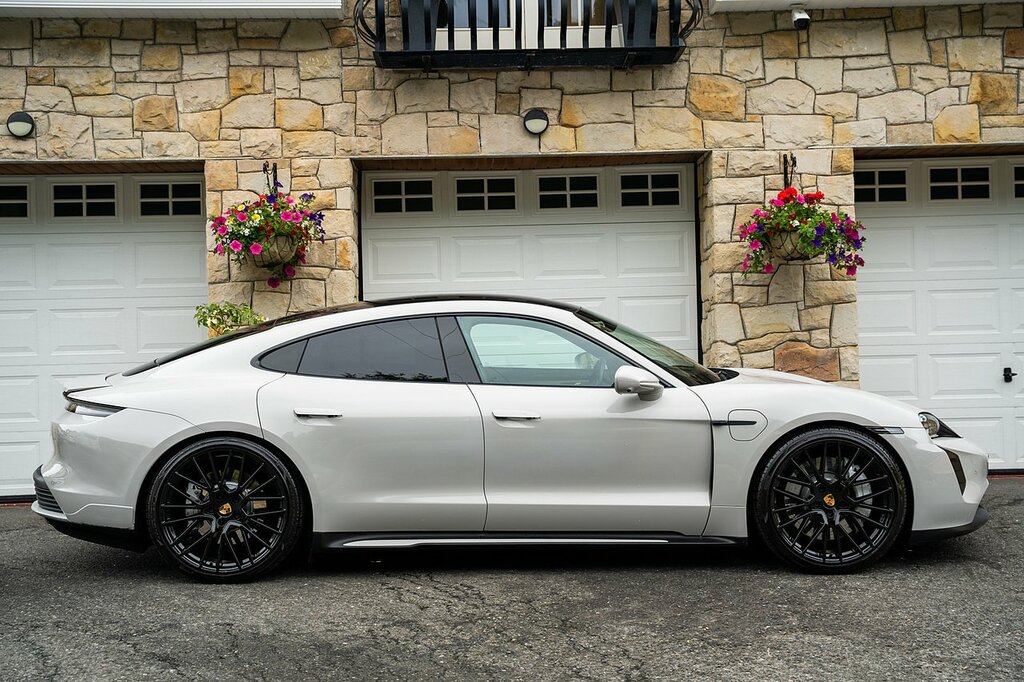 Porsche Taycan Performance Plus 93.4Kwh 4S Saloon Au Grey #3