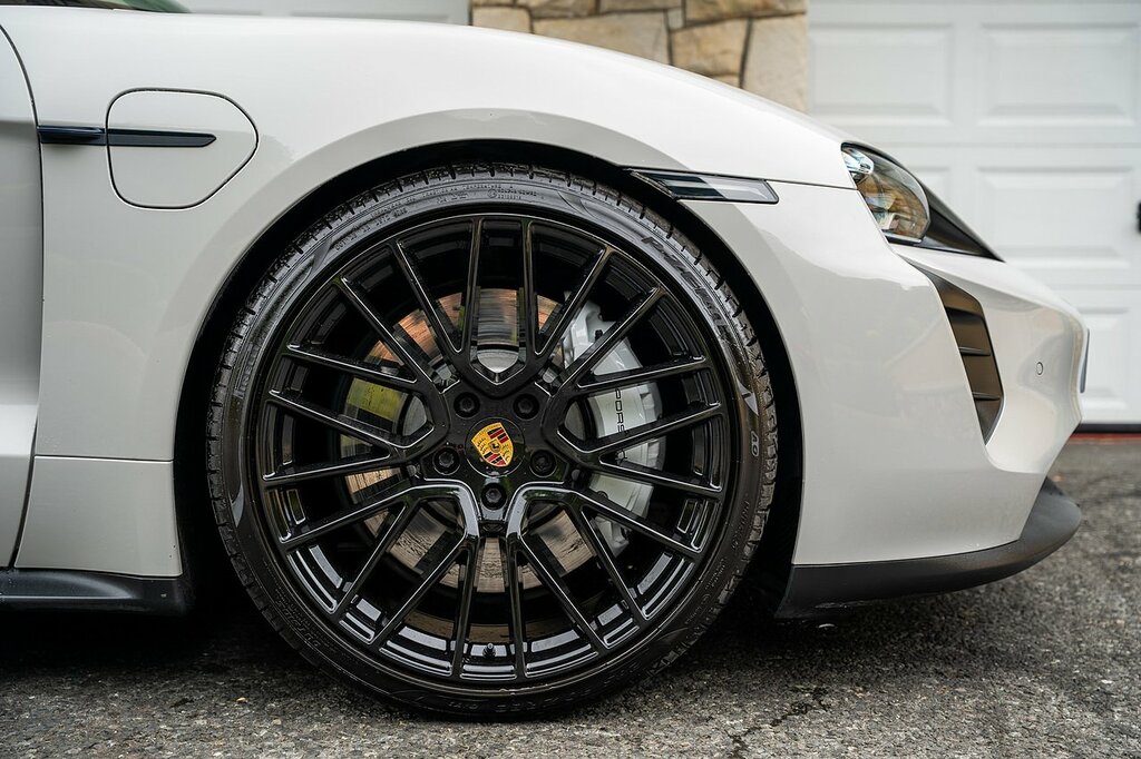 Porsche Taycan Performance Plus 93.4Kwh 4S Saloon Au Grey #4