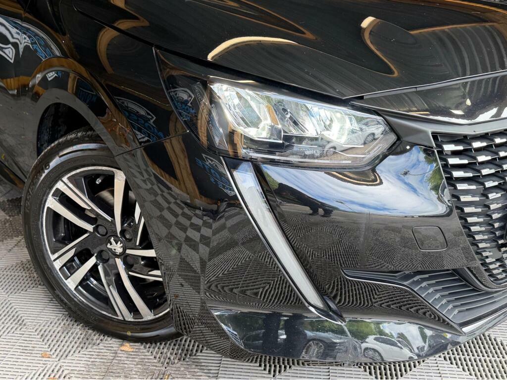 Peugeot 208 1.2 Puretech Allure Premium Eat Euro 6 Ss YC22MKM Black #2