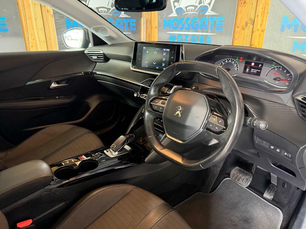 Peugeot 208 Active White #11