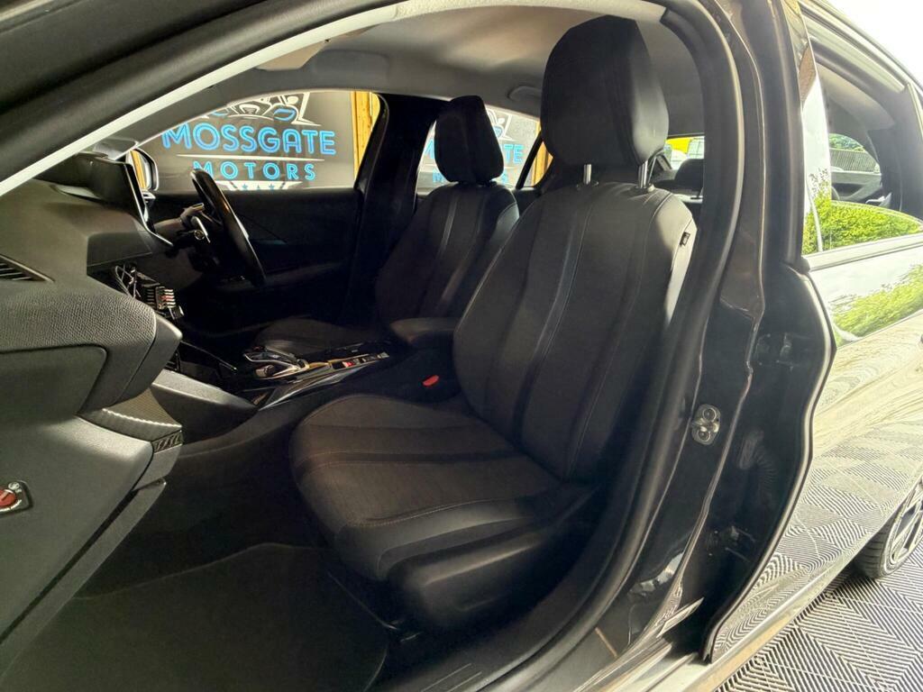 Peugeot 208 Active White #32
