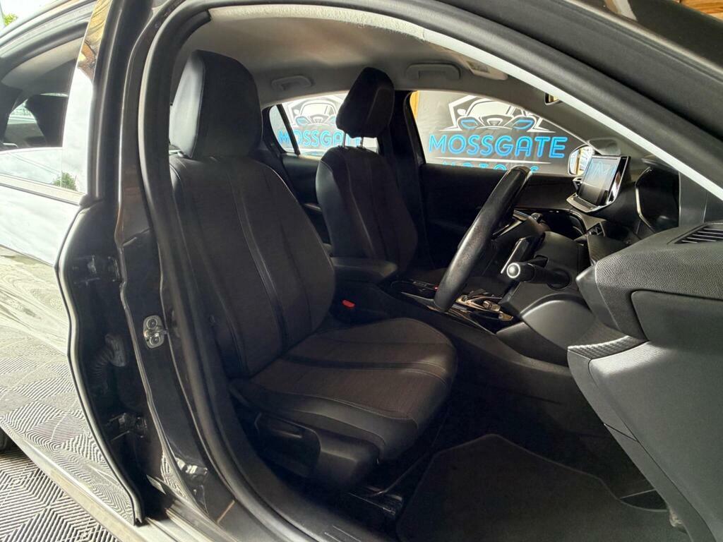 Peugeot 208 Active White #19
