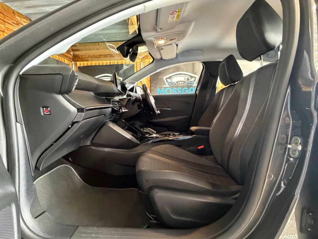 Peugeot 208 Active White #31