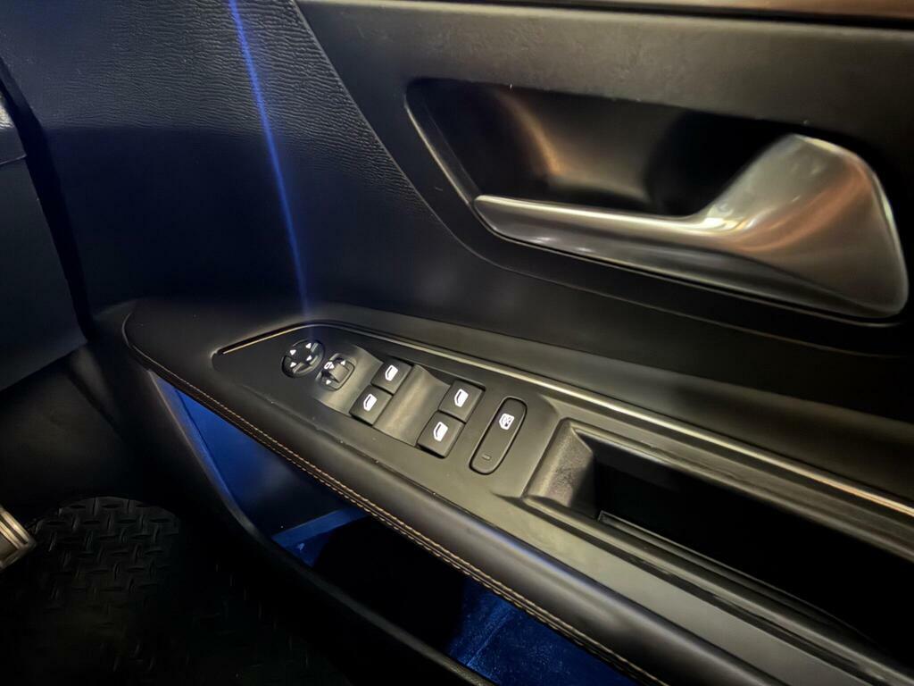 Peugeot 3008 Puretech Ss Active Black #23