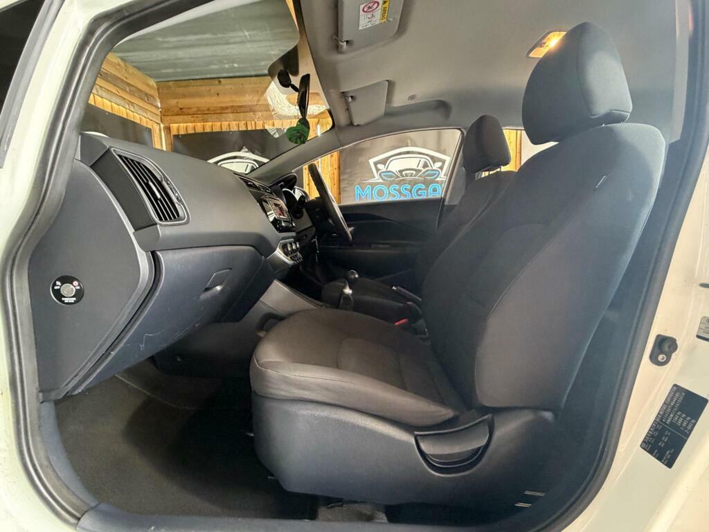 Kia RIO 1.4 3 Hatchback Euro 6 107 Bhp Red #16