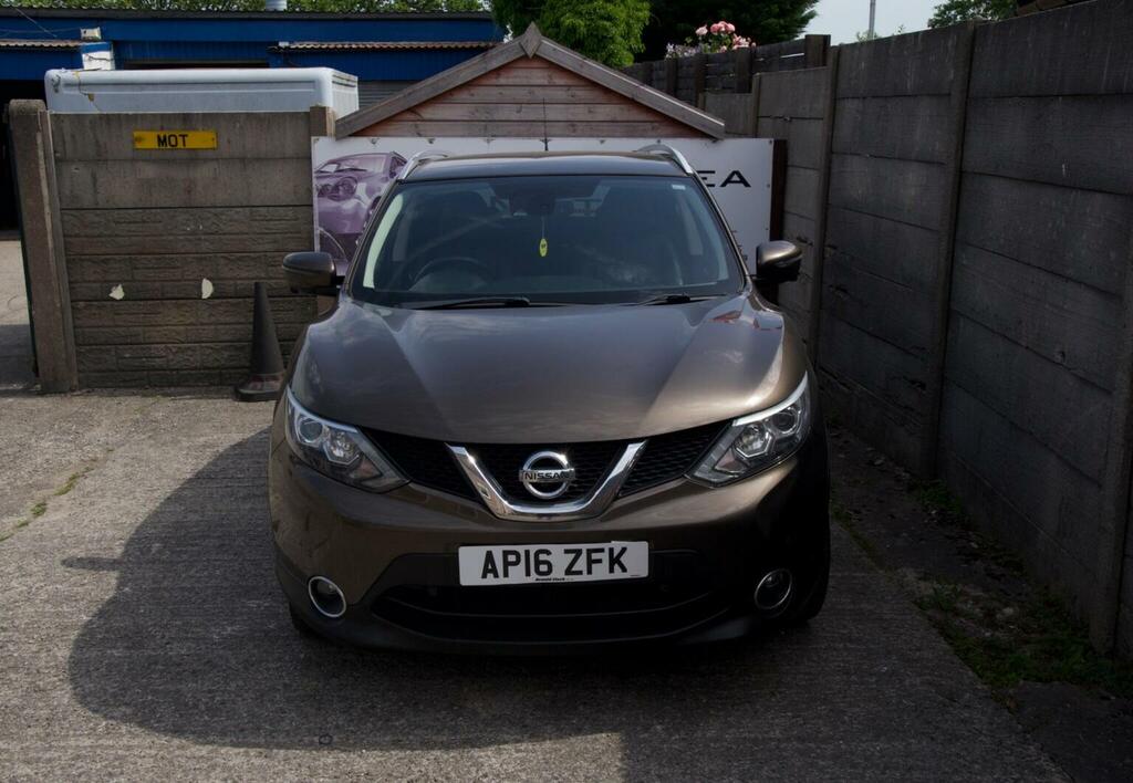 Nissan Qashqai 1.6 Dig-t Tekna 2Wd Euro 6 Ss Brown #2