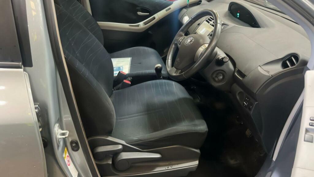 Toyota Yaris 1.3 Vvt-i Tr Grey #7