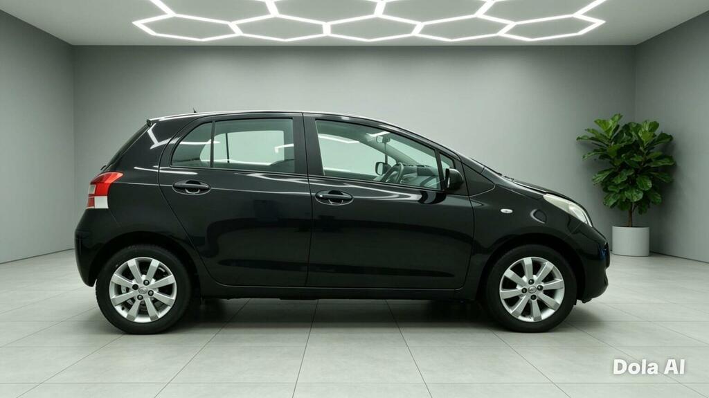 Toyota Yaris Hatchback Silver #5