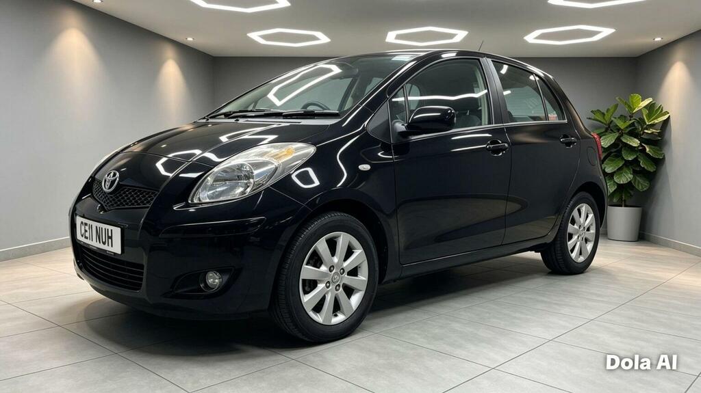 Toyota Yaris Hatchback Silver #1