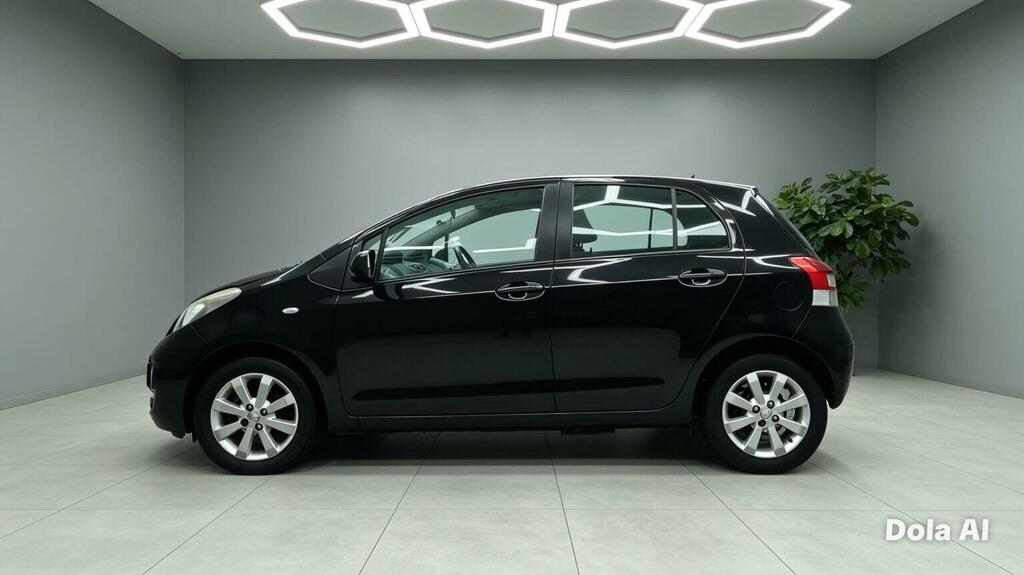 Toyota Yaris Hatchback Silver #2