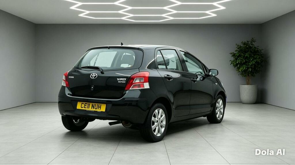 Toyota Yaris Hatchback Silver #4