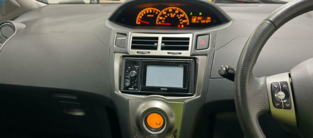 Toyota Yaris Hatchback Silver #8