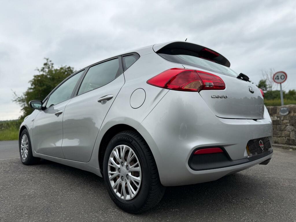 Kia Ceed 1.4 Crdi 1 Euro 5 Silver #6