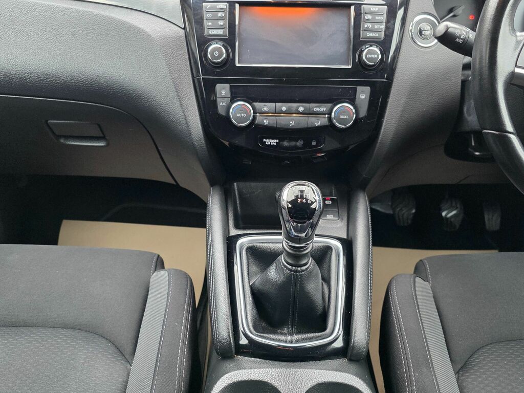Nissan Qashqai 1.2 Dig-t N-connecta Suv Euro 6 Black #2