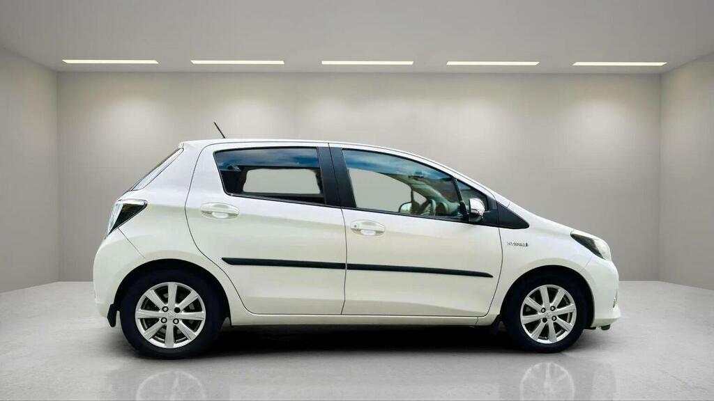 Toyota Yaris 1.5 Vvt-h Icon Plus Cvt Euro 5 White #3