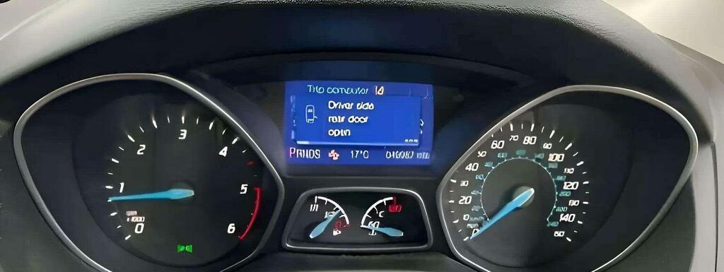 Ford Focus 1L Titanium Black #7