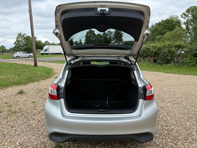 Nissan Pulsar Hatchback Blue #9