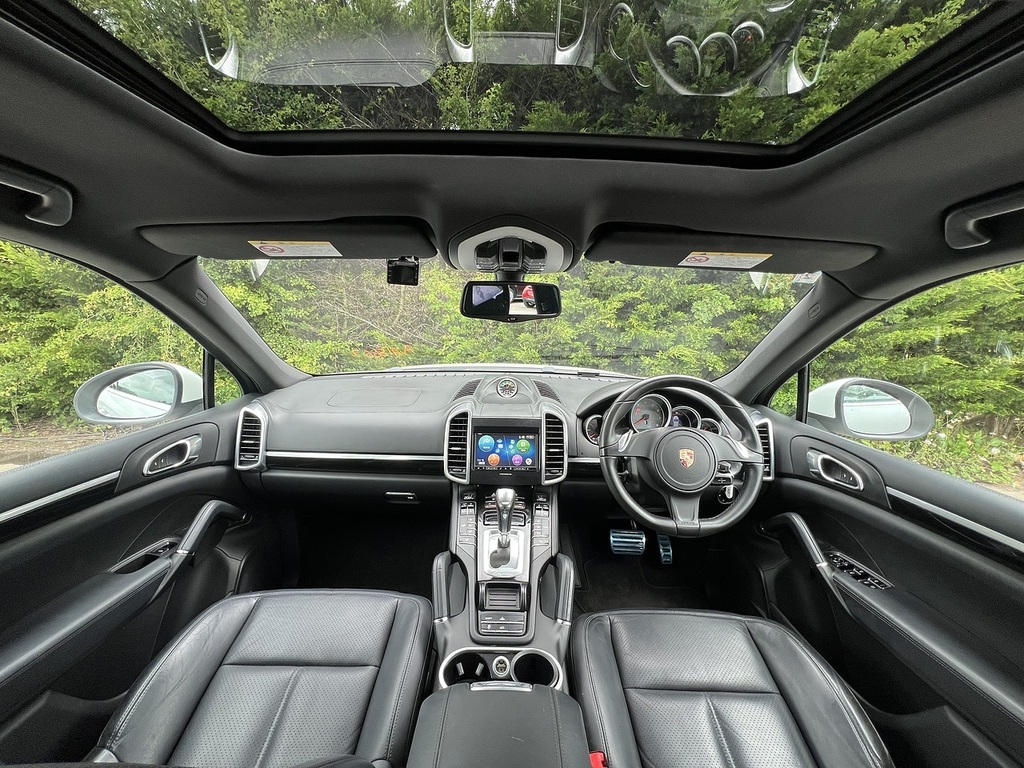 Porsche Cayenne S Hybrid White #2
