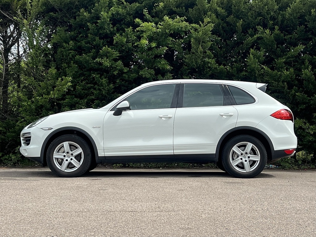 Porsche Cayenne S Hybrid White #5