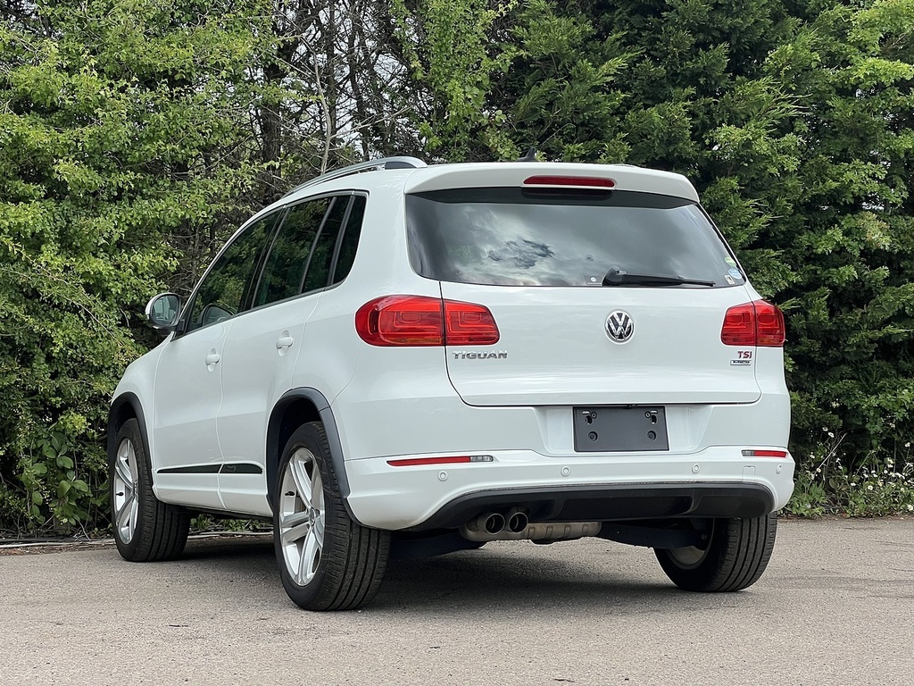 Volkswagen Tiguan R-line Tsi Bluemotion Technology White #6