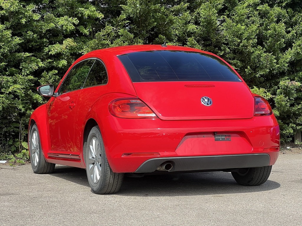 Volkswagen Beetle Design Tsi Dsg Red #6