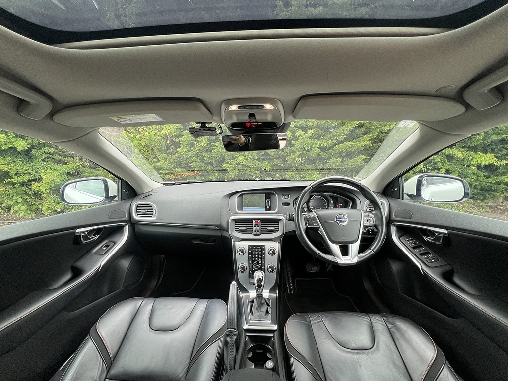 Volvo V40 T4 Se Lux Nav White #2