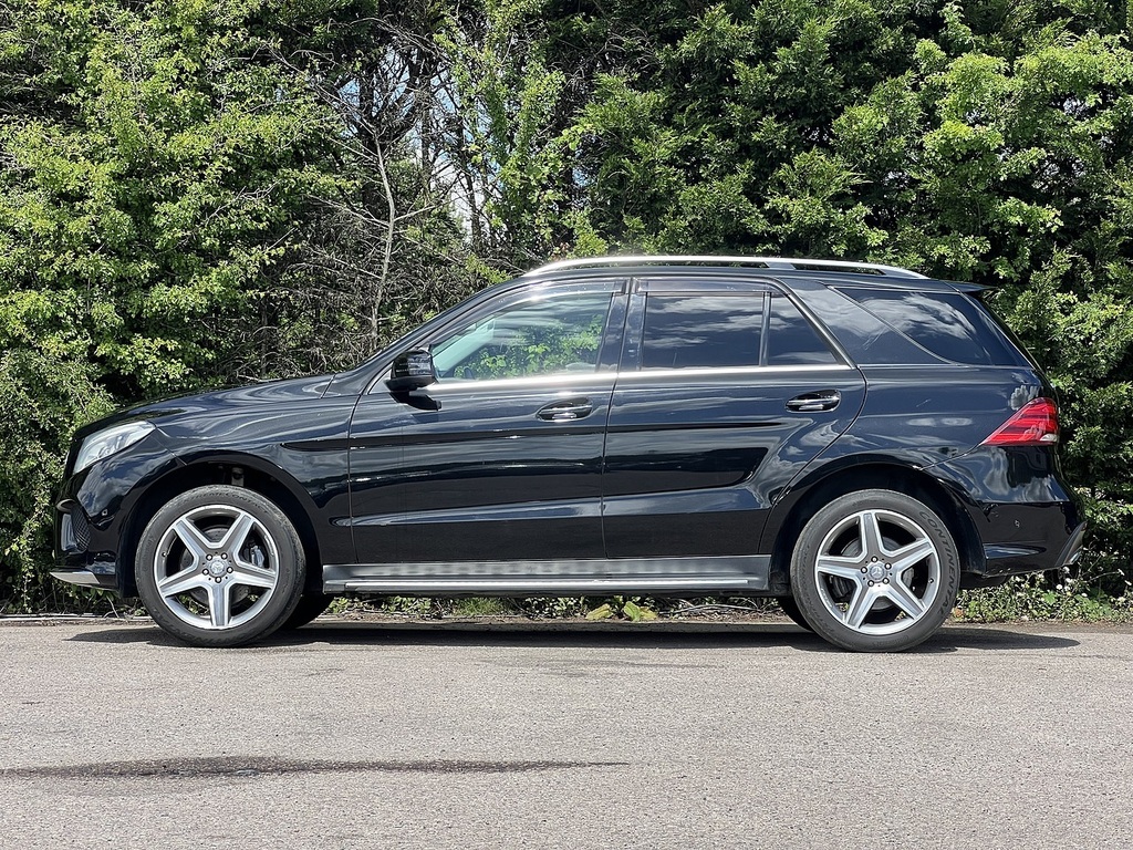 Mercedes-Benz GLE Class Gle 350 D 4Matic Amg Line Premium Plus Black #5