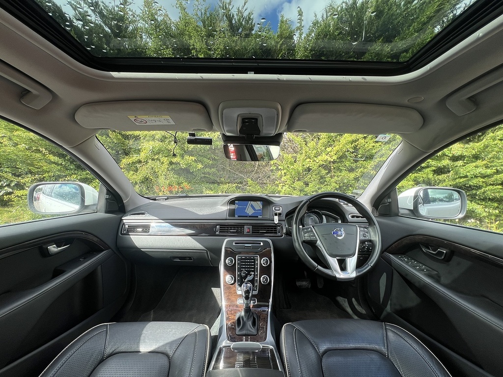 Volvo XC70 Se Lux White #2