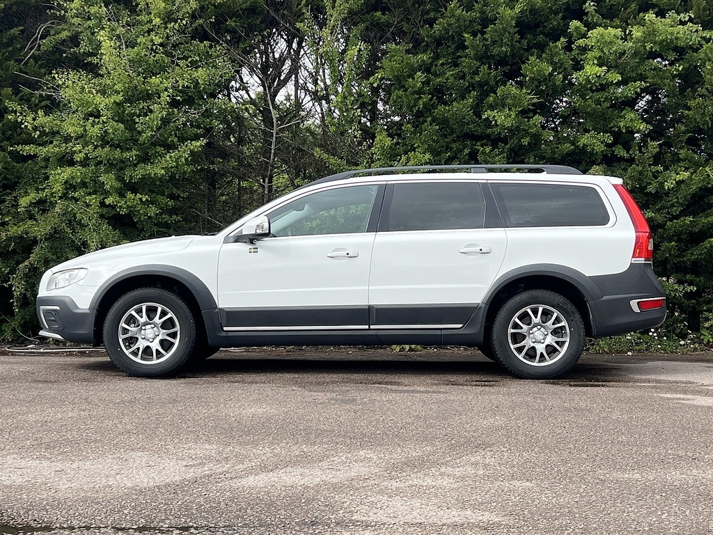 Volvo XC70 Se Lux White #5
