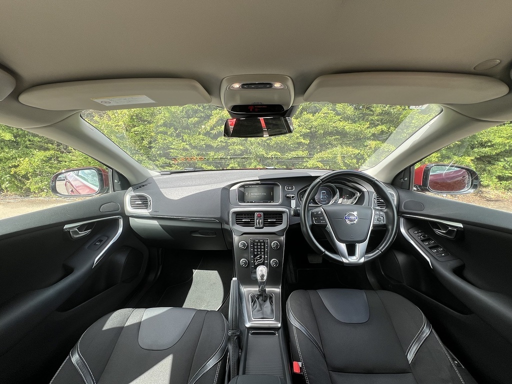 Volvo V40 T4 Se Lux Nav Red #2