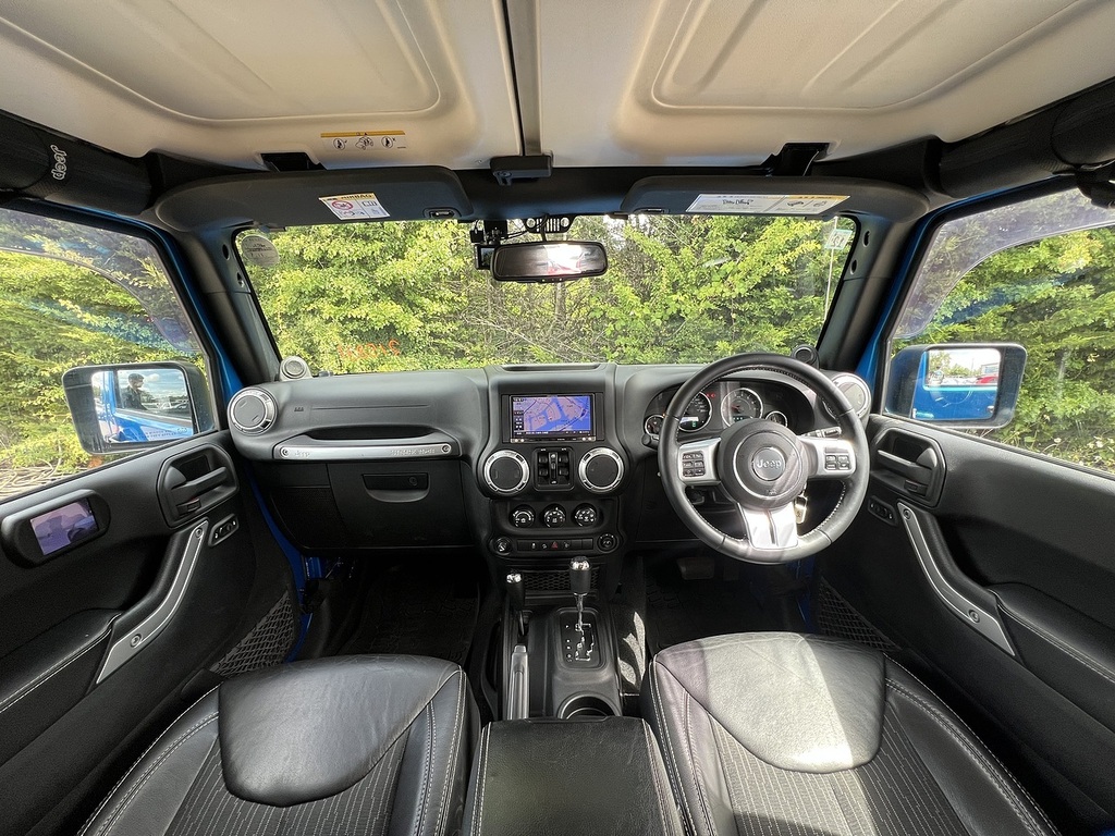 Jeep Wrangler V6 Sahara  #2