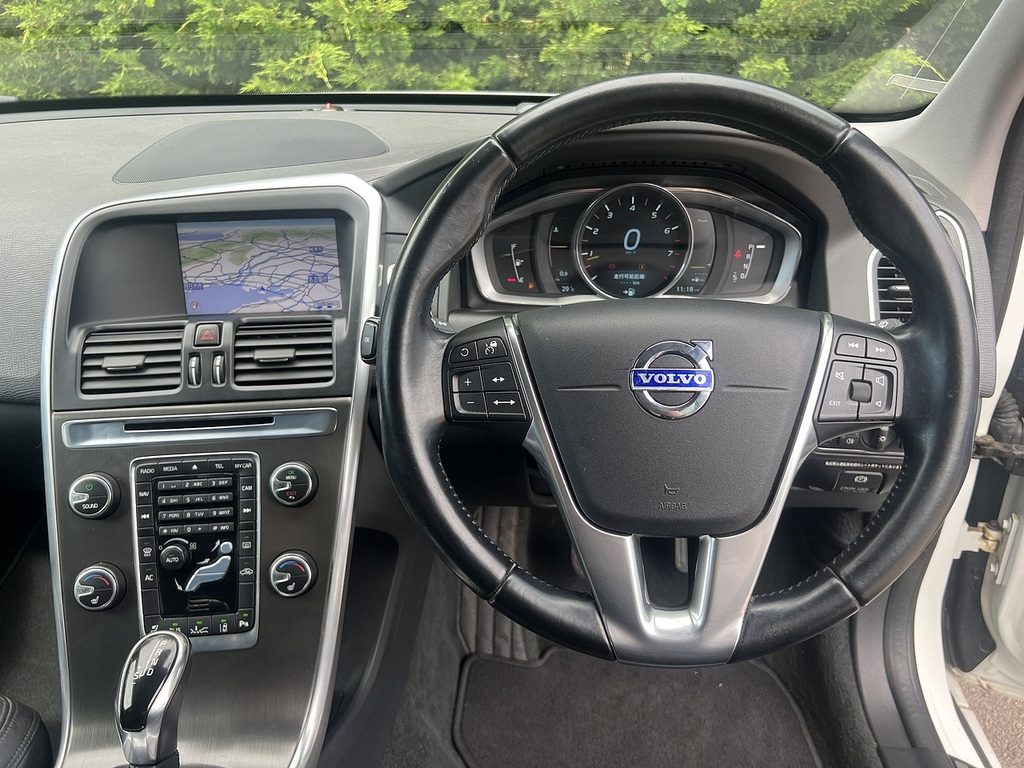Volvo XC60 T5 Se Lux Nav White #2
