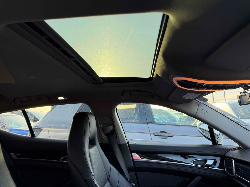 Porsche Panamera Hatchback White #10