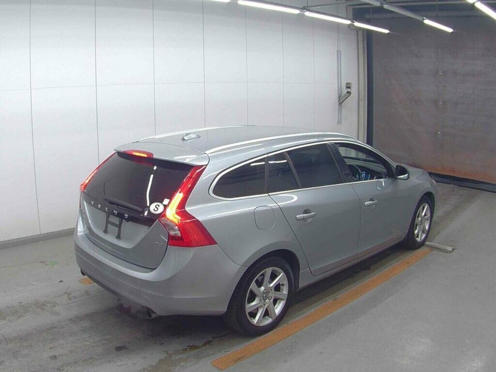 Volvo V60 Luxury Edition #4