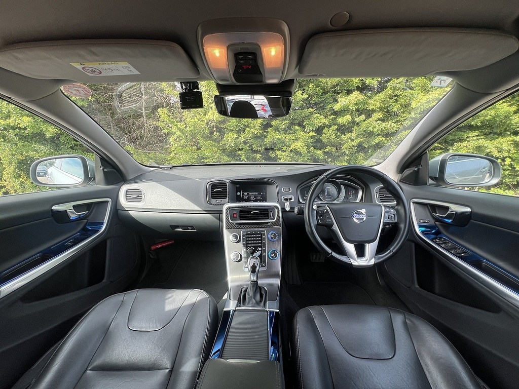 Volvo V60 T4 Se Lux Nav Silver #2